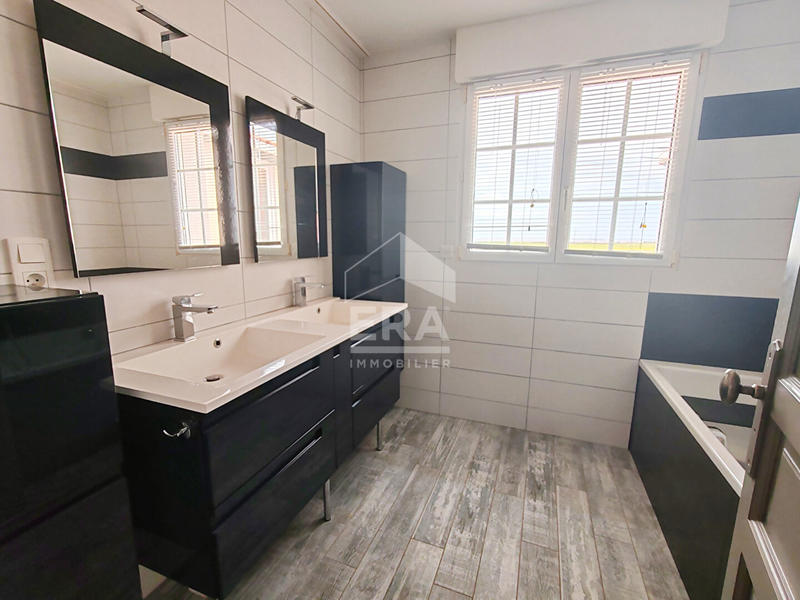 Maison - 196 m² - 7 pièces