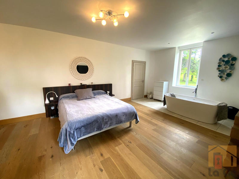 Maison - 450 m² - 11 pièces