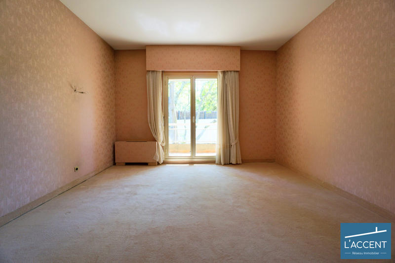 Maison - 435 m² - 8 pièces