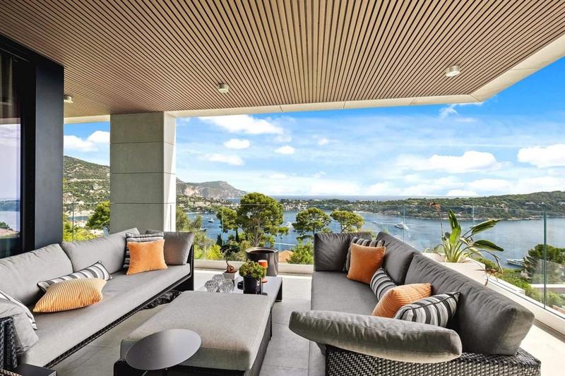 Villa - 300 m² - 6 pièces