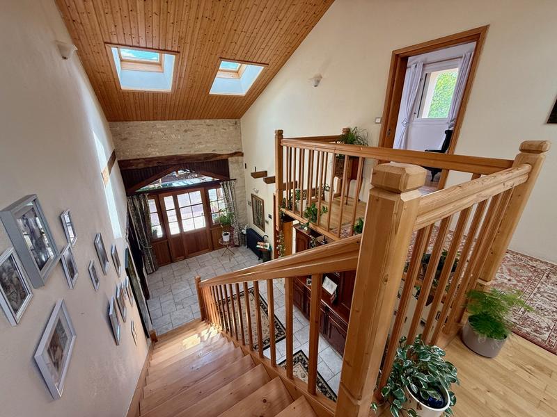 Maison - 215 m² - 8 pièces