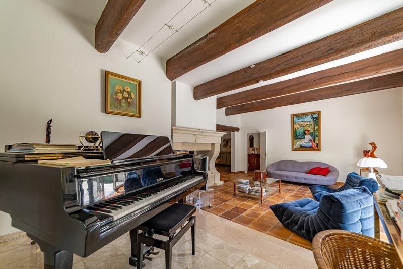 Mas - 440 m² - 12 pièces