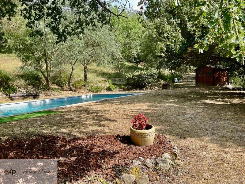 Propriété - 259 m² - 7 pièces