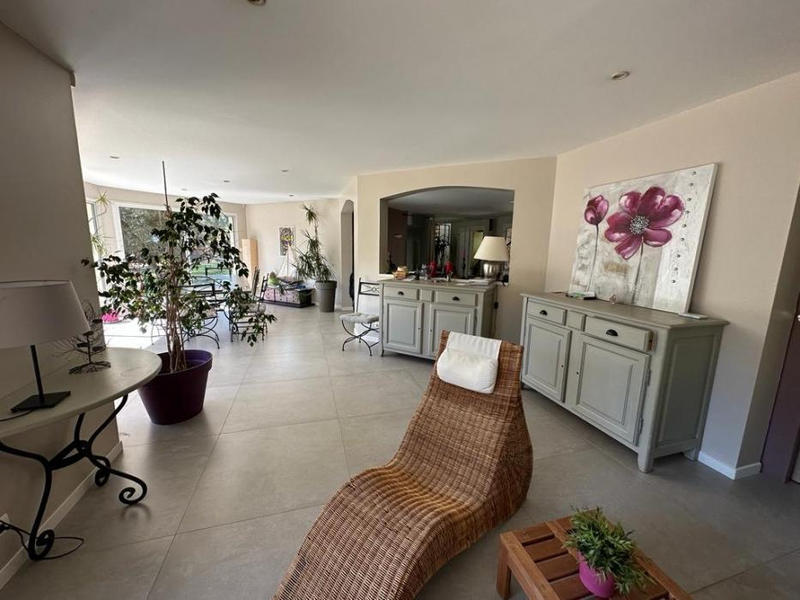 Villa - 360 m² - 8 pièces