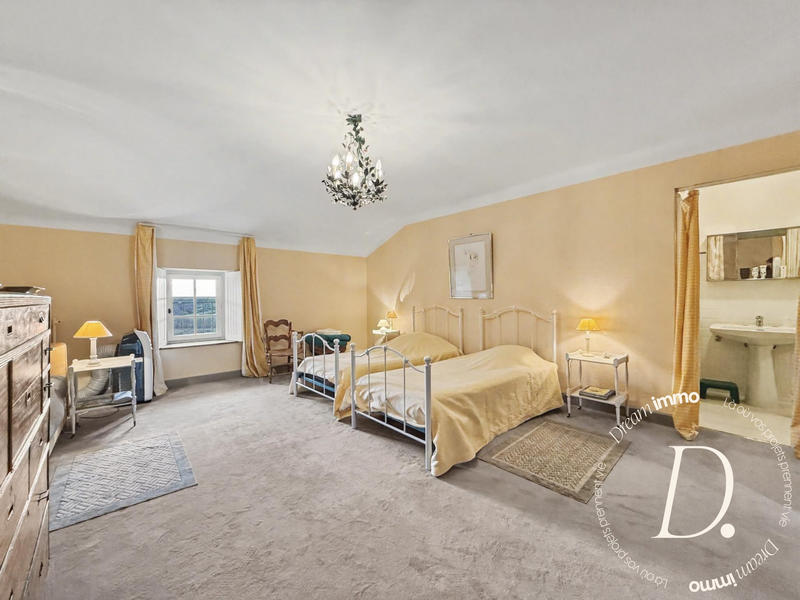 Maison - 420 m² - 11 pièces