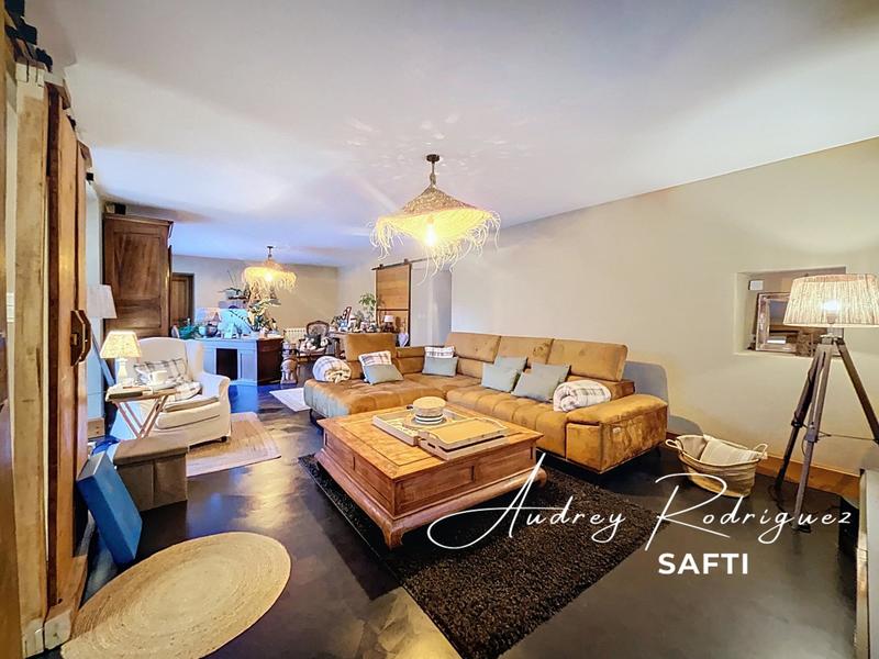 Maison - 310 m² - 11 pièces