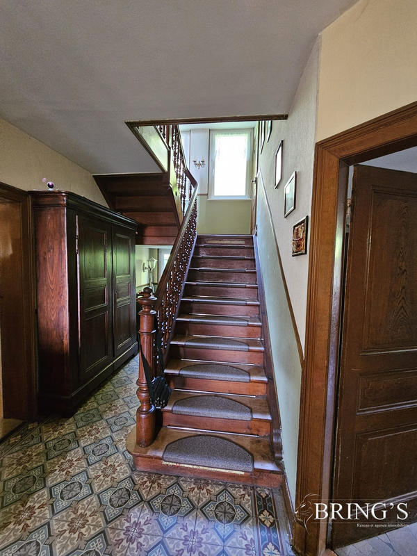 Maison - 234 m² - 8 pièces