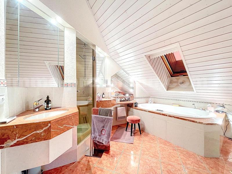 Maison - 180 m² - 5 pièces