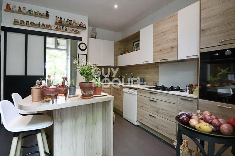 Maison - 224 m² - 8 pièces