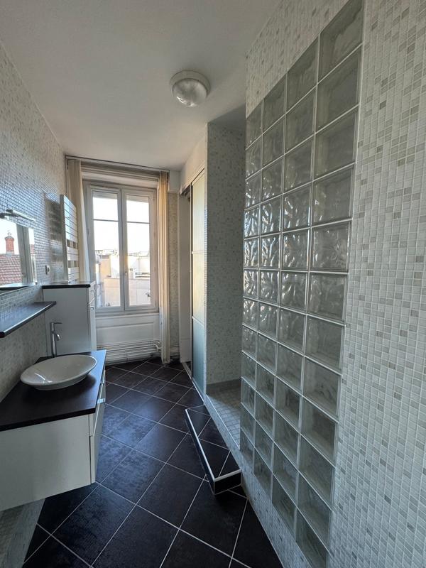 Appartement - 90 m² - 4 pièces