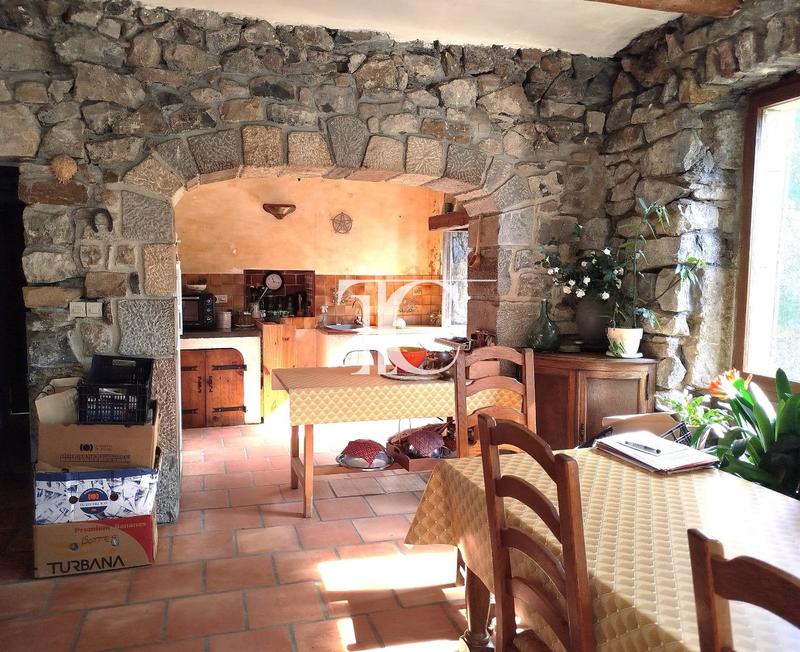 Maison en pierre - 207 m² - 6 pièces