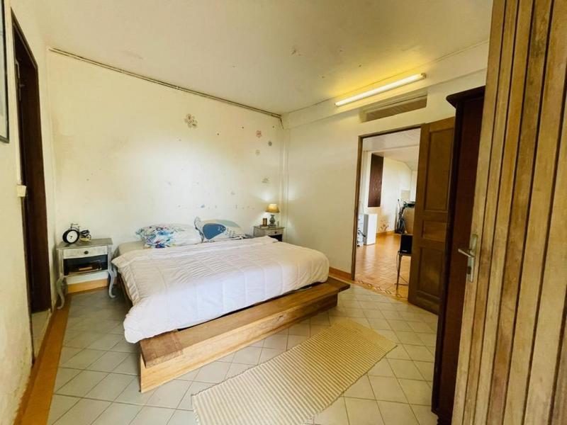 Maison - 360 m² - 10 pièces