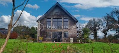 Maison - 168 m² - 8 pièces