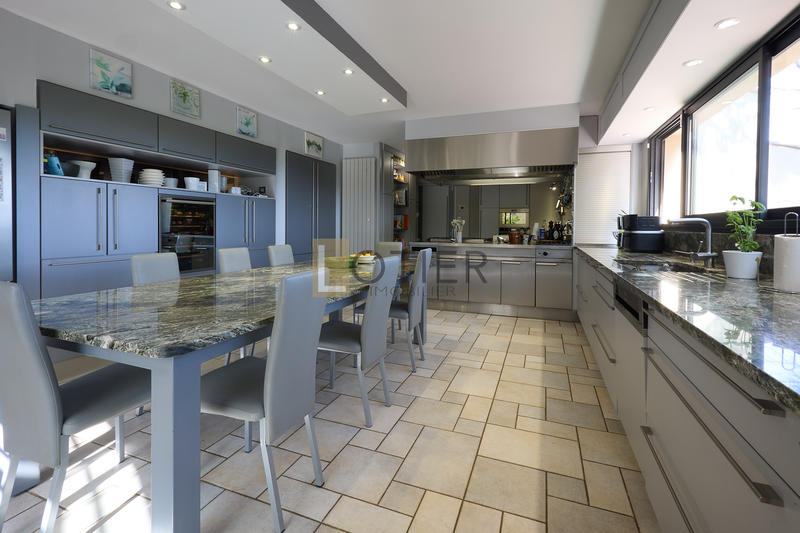 Villa - 320 m² - 8 pièces