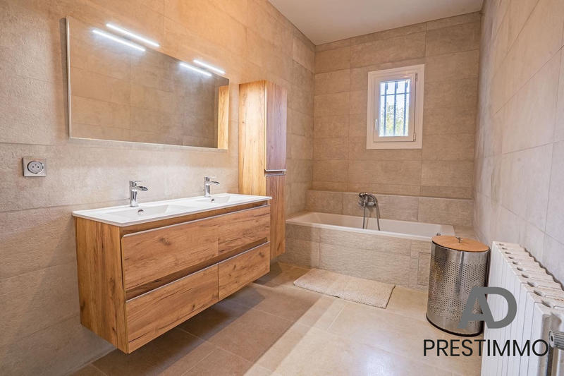 Villa - 238 m² - 6 pièces