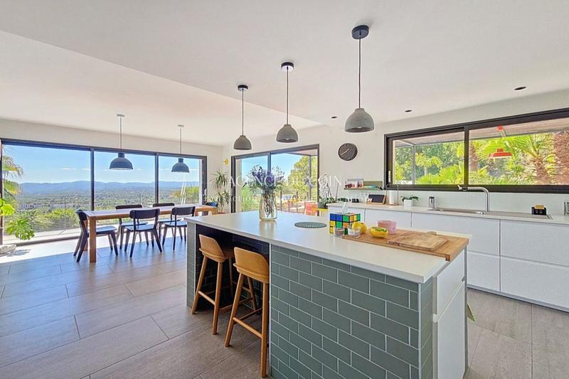 Maison - 215 m² - 6 pièces