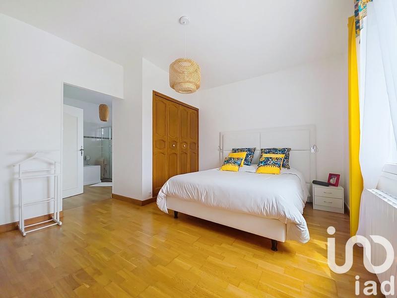 Maison - 200 m² - 8 pièces