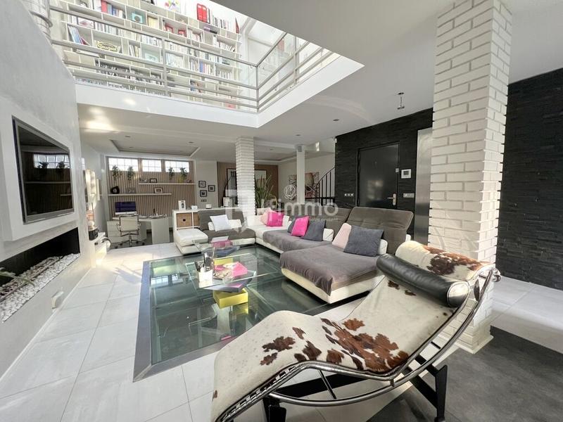 Loft - 240 m² - 7 pièces