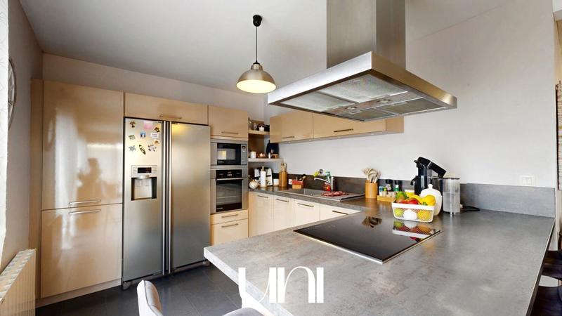 Maison - 210 m² - 6 pièces