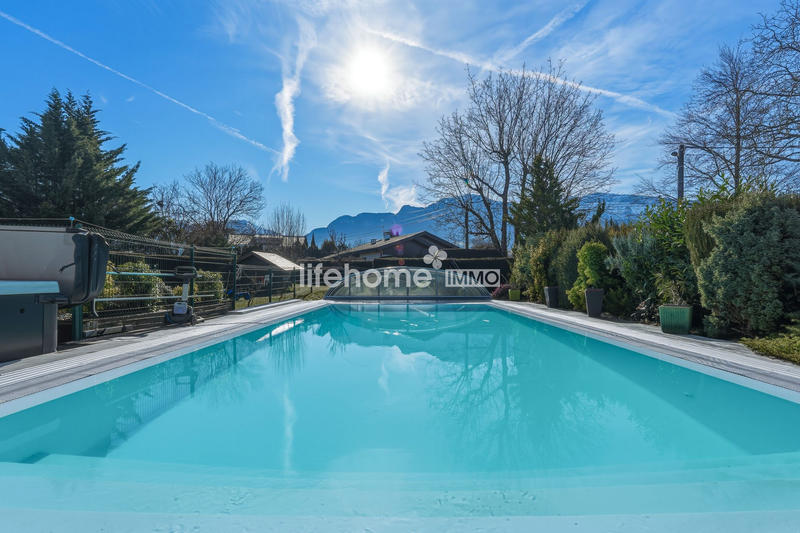 Maison - 215 m² - 8 pièces