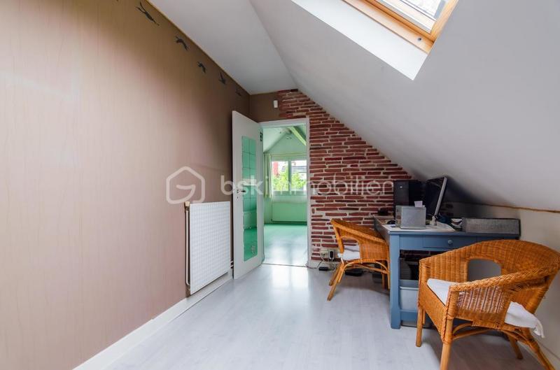 Pavillon - 180 m² - 7 pièces