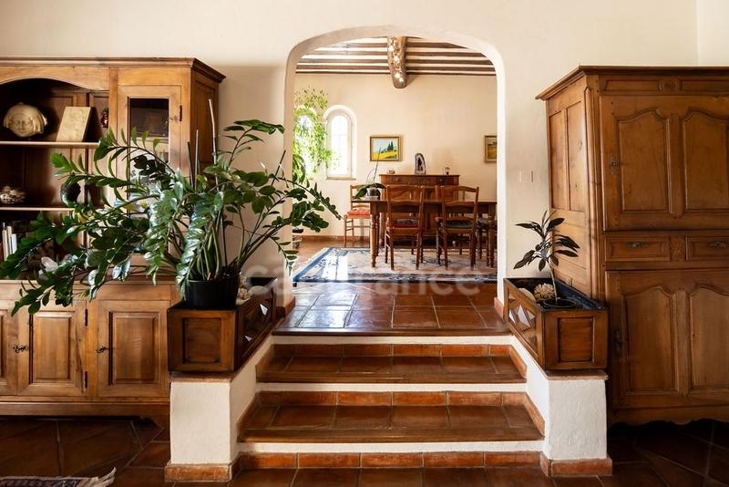 Maison - 202 m² - 7 pièces