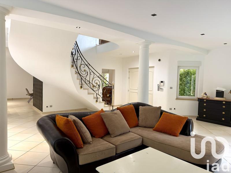 Maison - 253 m² - 6 pièces