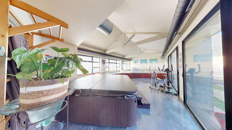 Loft - 396 m² - 8 pièces