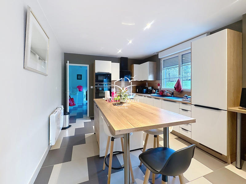 Villa - 219 m² - 8 pièces