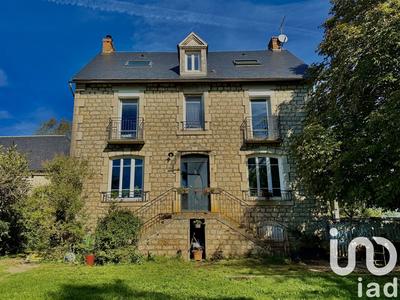 Maison - 240 m² - 8 pièces