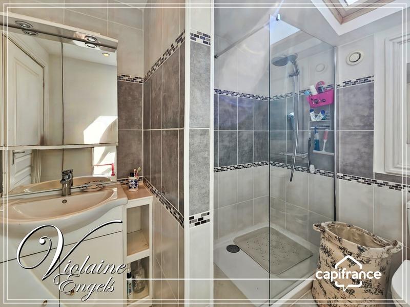 Maison - 240 m² - 10 pièces