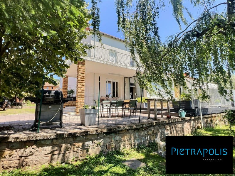 Maison - 302 m² - 10 pièces