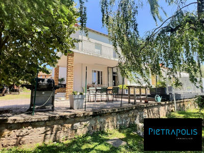 Maison - 302 m² - 10 pièces