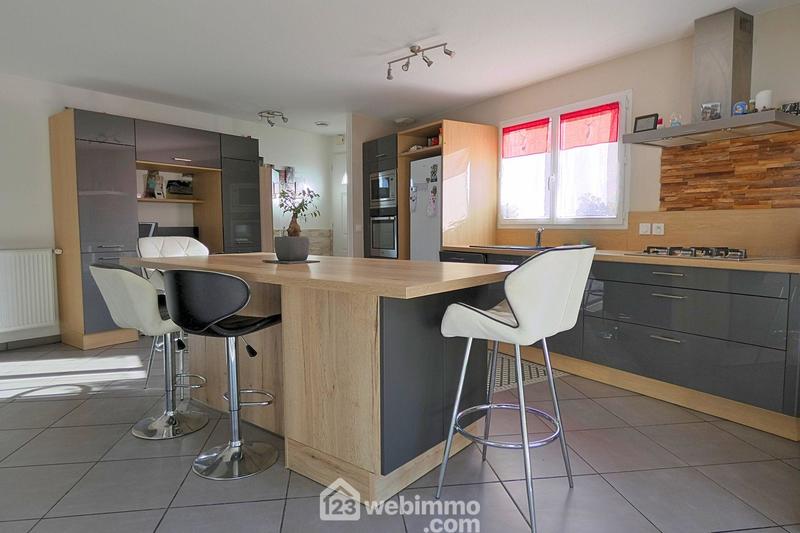 Maison - 93 m² - 4 pièces