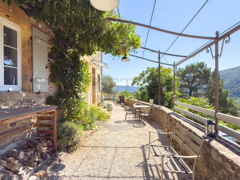 Maison - 198 m² - 6 pièces