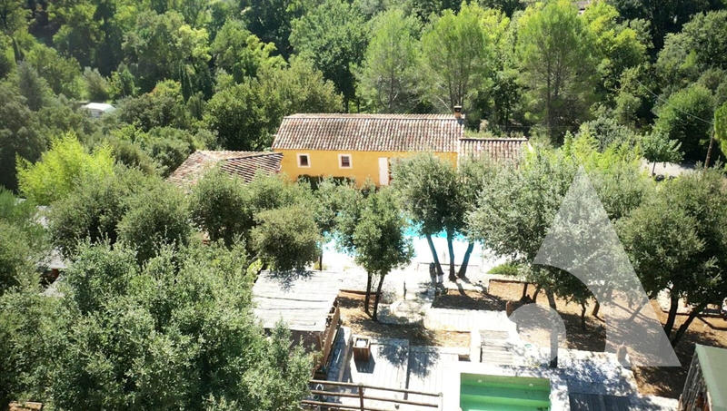 Maison - 298 m² - 9 pièces