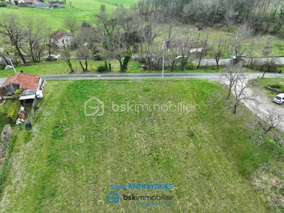 Terrain constructible - 1 000 m²