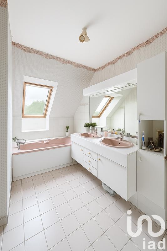 Maison - 202 m² - 7 pièces