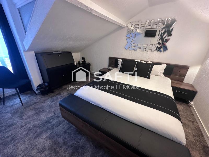 Local commercial - 2 200 m² - 29 pièces