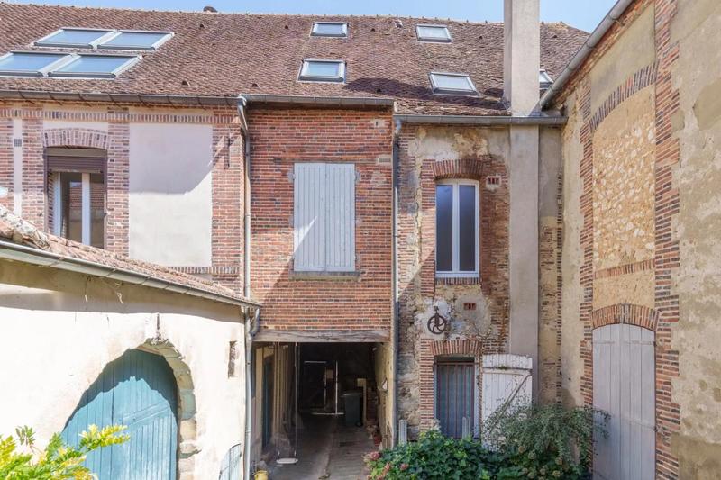 Maison - 201 m² - 9 pièces