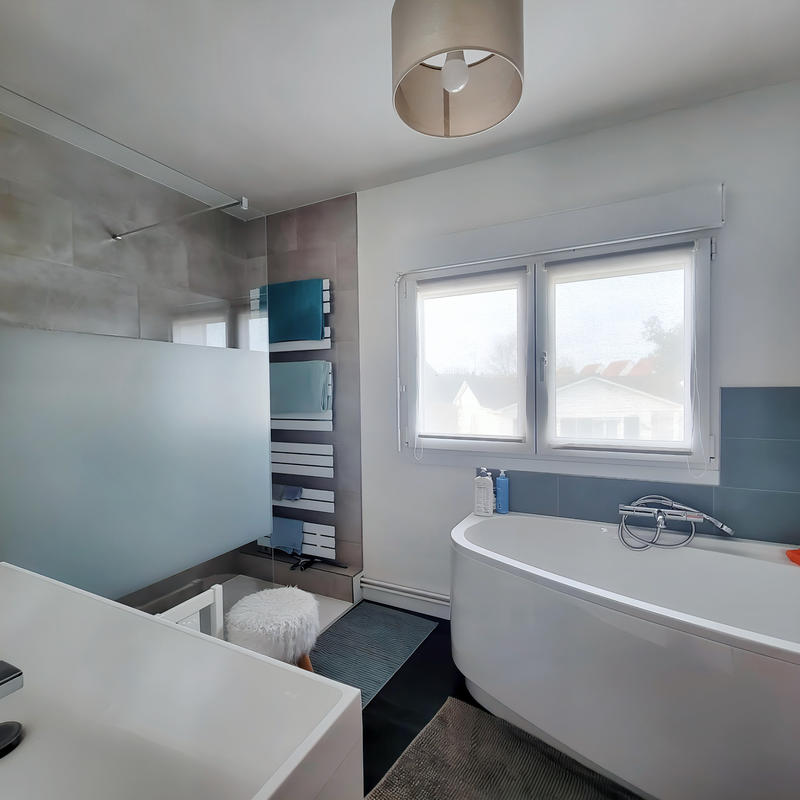 Maison - 95 m² - 5 pièces