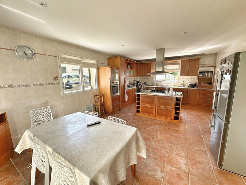 Maison - 250 m² - 8 pièces