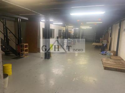 Entrepôt - 772 m²