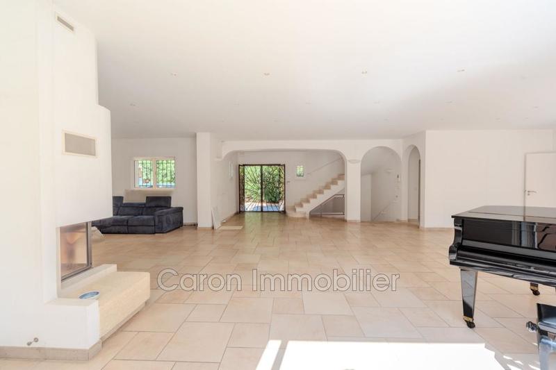 Villa - 303 m² - 6 pièces