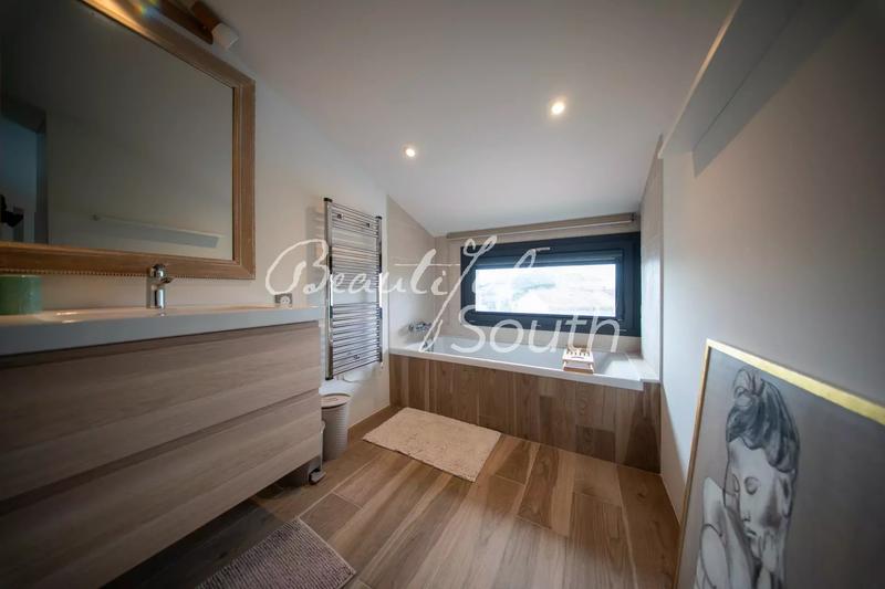 Villa - 302 m² - 10 pièces