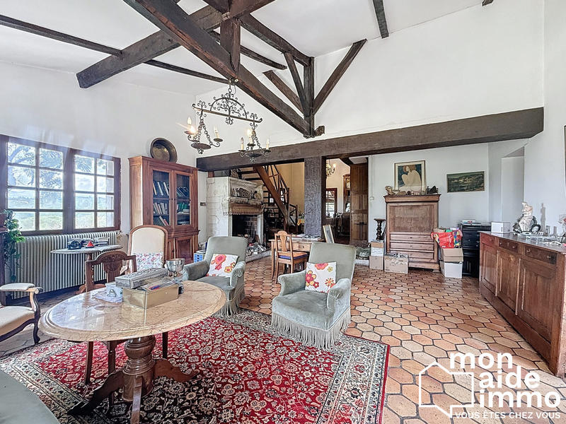 Maison - 240 m² - 8 pièces