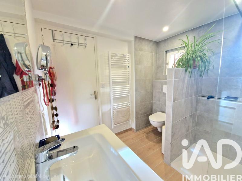 Maison - 94 m² - 7 pièces