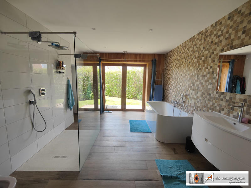 Maison ancienne - 215 m² - 6 pièces