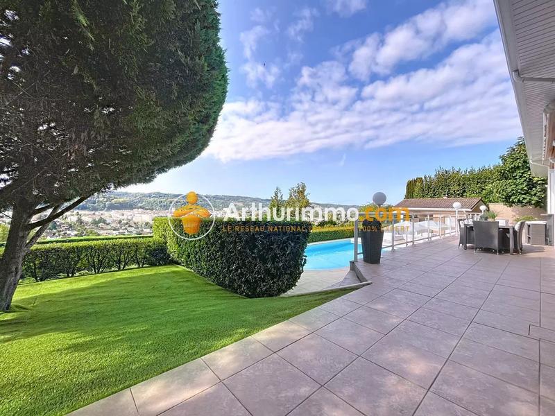 Maison - 205 m² - 7 pièces