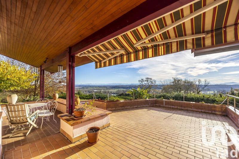 Maison - 300 m² - 6 pièces